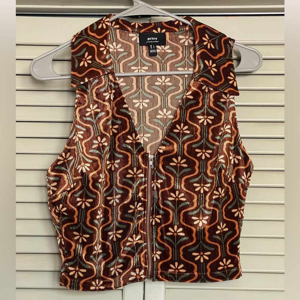 Privy Brown and Orange Floral Design